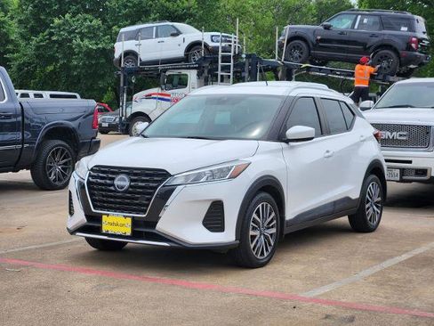 Used 2022 Nissan Kicks SV FWD image 3