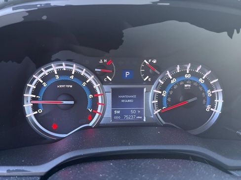 Used 2016 Toyota 4Runner SR5 image 5