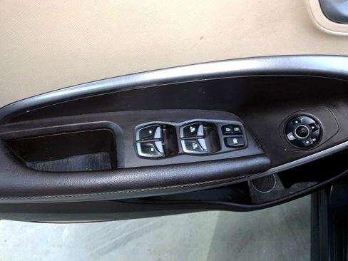 Used 2015 Hyundai Santa Fe Limited image 9