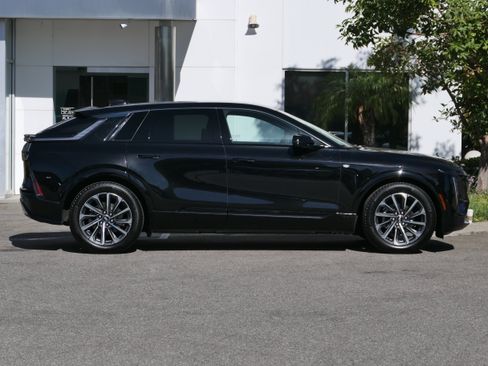 Certified 2024 Cadillac Lyriq Sport AWD/4WD image 7
