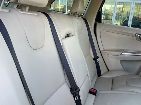 Used 2015 Volvo XC60 T6 Platinum image 16