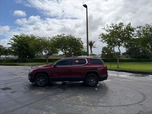 Used 2017 GMC Acadia SLT FWD image 3