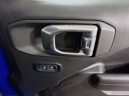 Used 2024 Jeep Wrangler Unlimited w/ Convenience Group AWD/4WD image 31