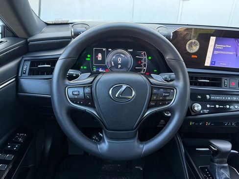 Certified 2025 Lexus ES 300h w/ Premium Package image 20