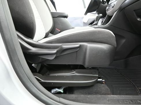 Used 2021 Chevrolet Equinox LS w/ LS Convenience Package image 41