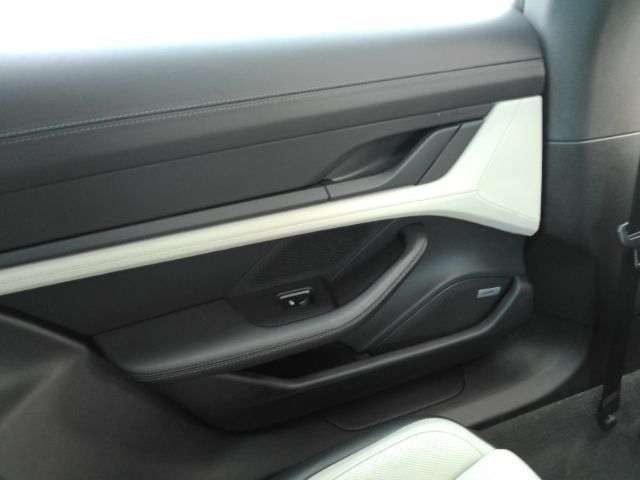 Used 2022 Porsche Taycan RWD image 31