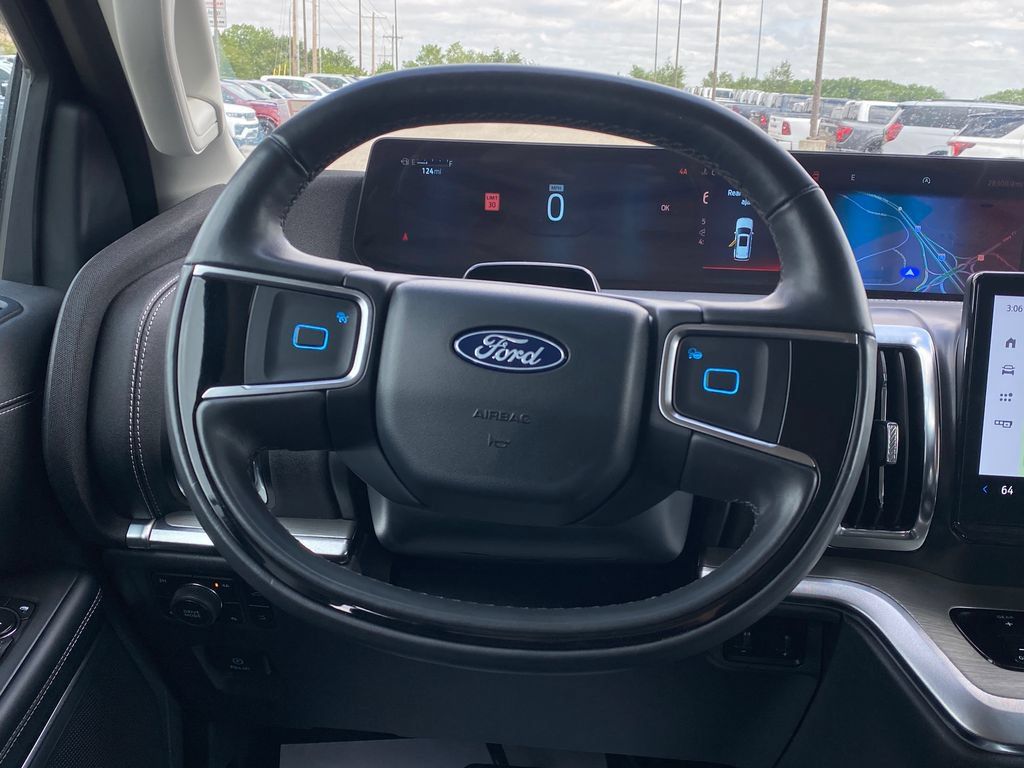 Used 2025 Ford Expedition Platinum AWD/4WD image 15