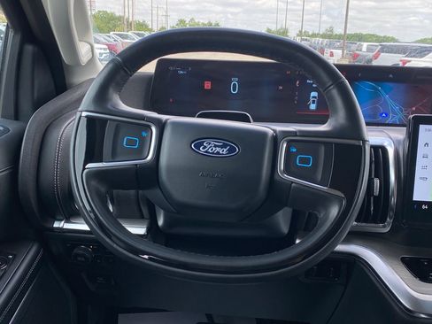 Used 2025 Ford Expedition Platinum AWD/4WD image 15