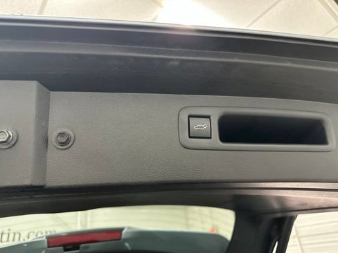 Used 2022 Toyota Highlander XLE AWD/4WD image 31