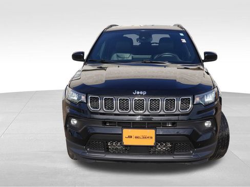 Used 2023 Jeep Compass Latitude image 12