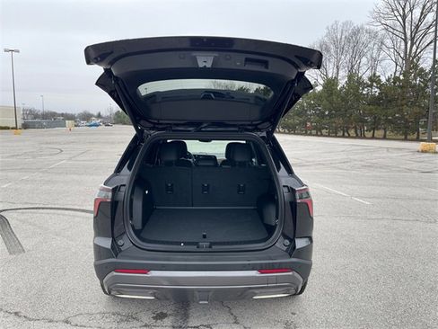 Used 2026 Chevrolet Equinox ACTIV w/ Convenience Package III image 18