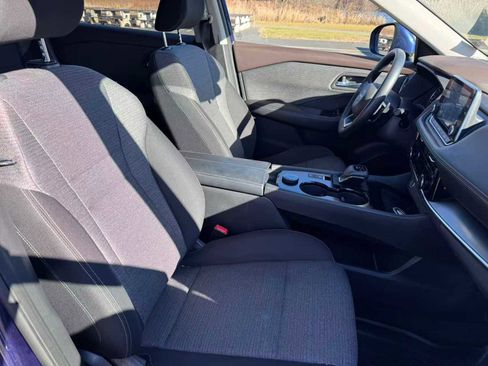 Used 2023 Nissan Rogue SV image 11