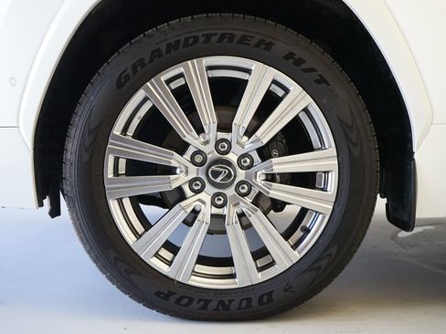 Used 2025 Lexus LX 700h Ultra Luxury w/ Accessory Package (2T) AWD/4WD image 40