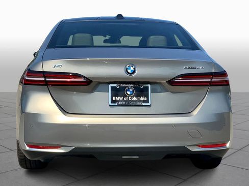 New 2026 BMW i5 eDrive40 w/ Premium Package RWD image 4