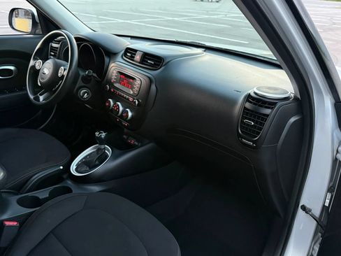 Used 2016 Kia Soul FWD image 19