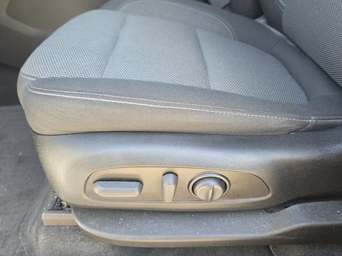 Used 2023 Chevrolet Traverse LT FWD image 18