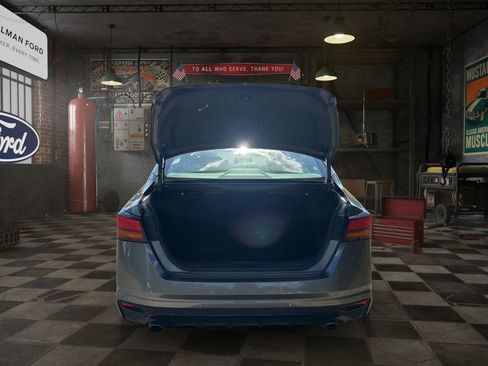 Used 2023 Nissan Altima 2.5 SR FWD image 10