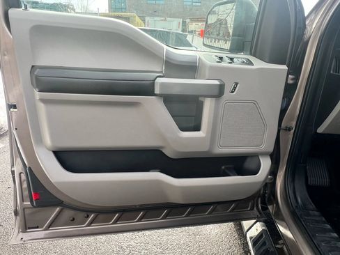 Used 2018 Ford F150 XLT w/ Equipment Group 302A Luxury AWD/4WD image 22