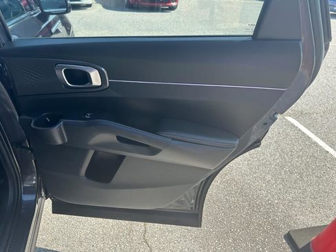 Used 2022 Kia Sorento S image 25