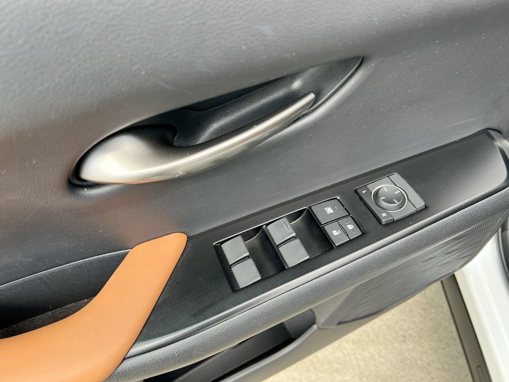 Used 2019 Lexus UX 200 w/ Premium Package FWD image 11