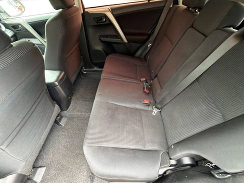 Used 2017 Toyota RAV4 LE FWD image 10