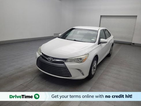 Used 2015 Toyota Camry LE image 1
