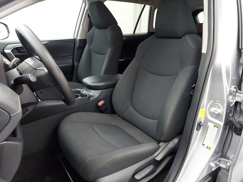 Used 2019 Toyota RAV4 LE w/ Carpet Mat Package FWD image 3