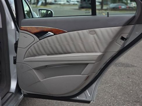 Used 2007 Mercedes-Benz E 350 4MATIC Sedan image 31
