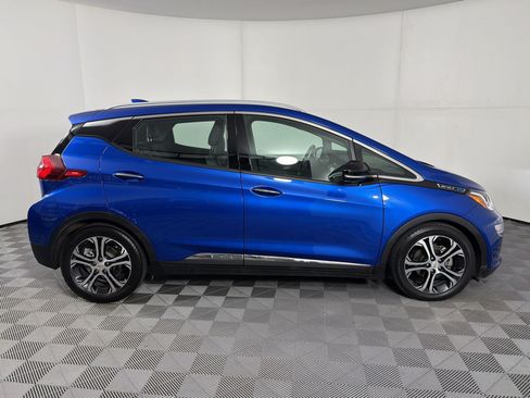 Used 2020 Chevrolet Bolt Premier w/ Infotainment Package FWD image 8