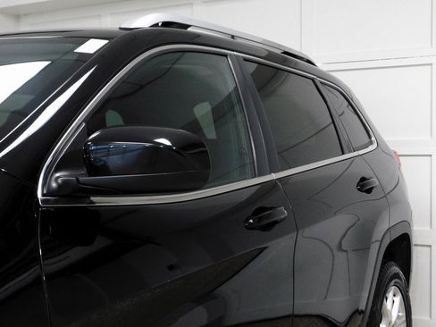 Used 2017 Jeep Cherokee Latitude w/ Comfort & Convenience Group image 21