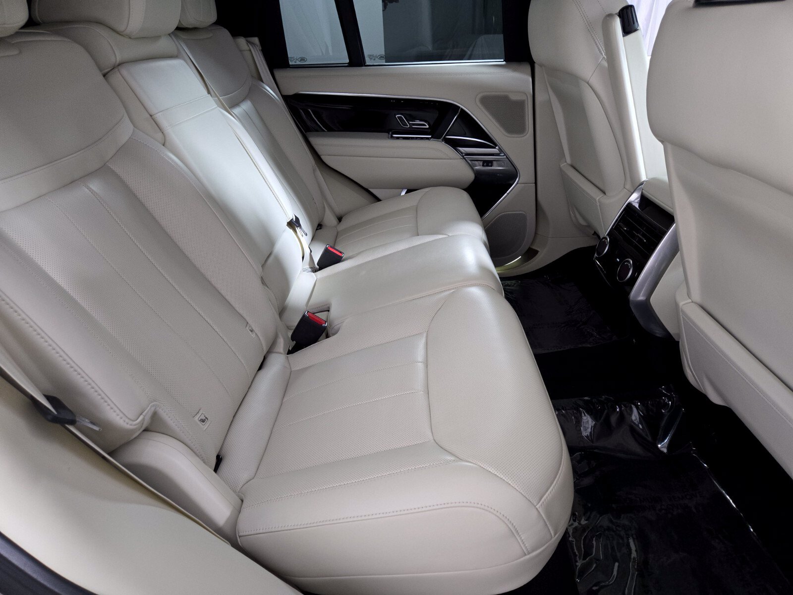 Used 2025 Land Rover Range Rover SE AWD/4WD image 18