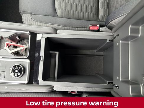 New 2025 Nissan Pathfinder SV w/ Black Appearance Package image 28