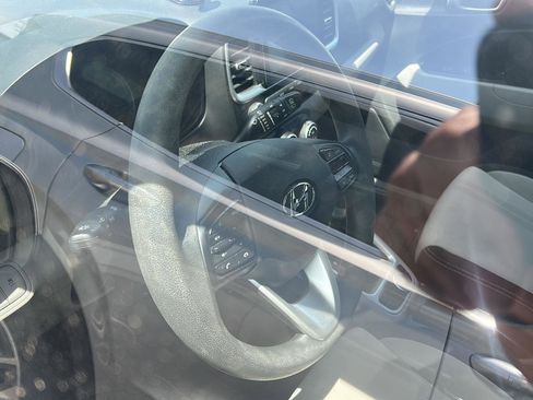 Used 2020 Hyundai Venue SEL FWD image 10