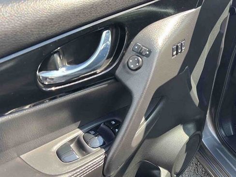 Used 2022 Nissan Rogue Sport SL w/ Premium Package image 16