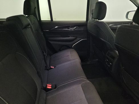 Used 2022 Jeep Grand Cherokee Laredo w/ Luxury Tech Group I AWD/4WD image 19