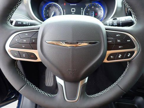 New 2025 Chrysler Pacifica Select image 16