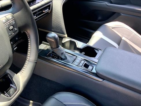 Used 2025 Toyota Camry SE w/ Multimedia Upgrade Package FWD image 17