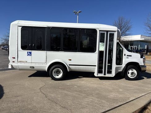 Used 2015 Ford E-350 and Econoline 350 Super Duty image 2