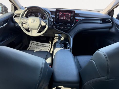 Used 2023 Toyota Camry SE image 3