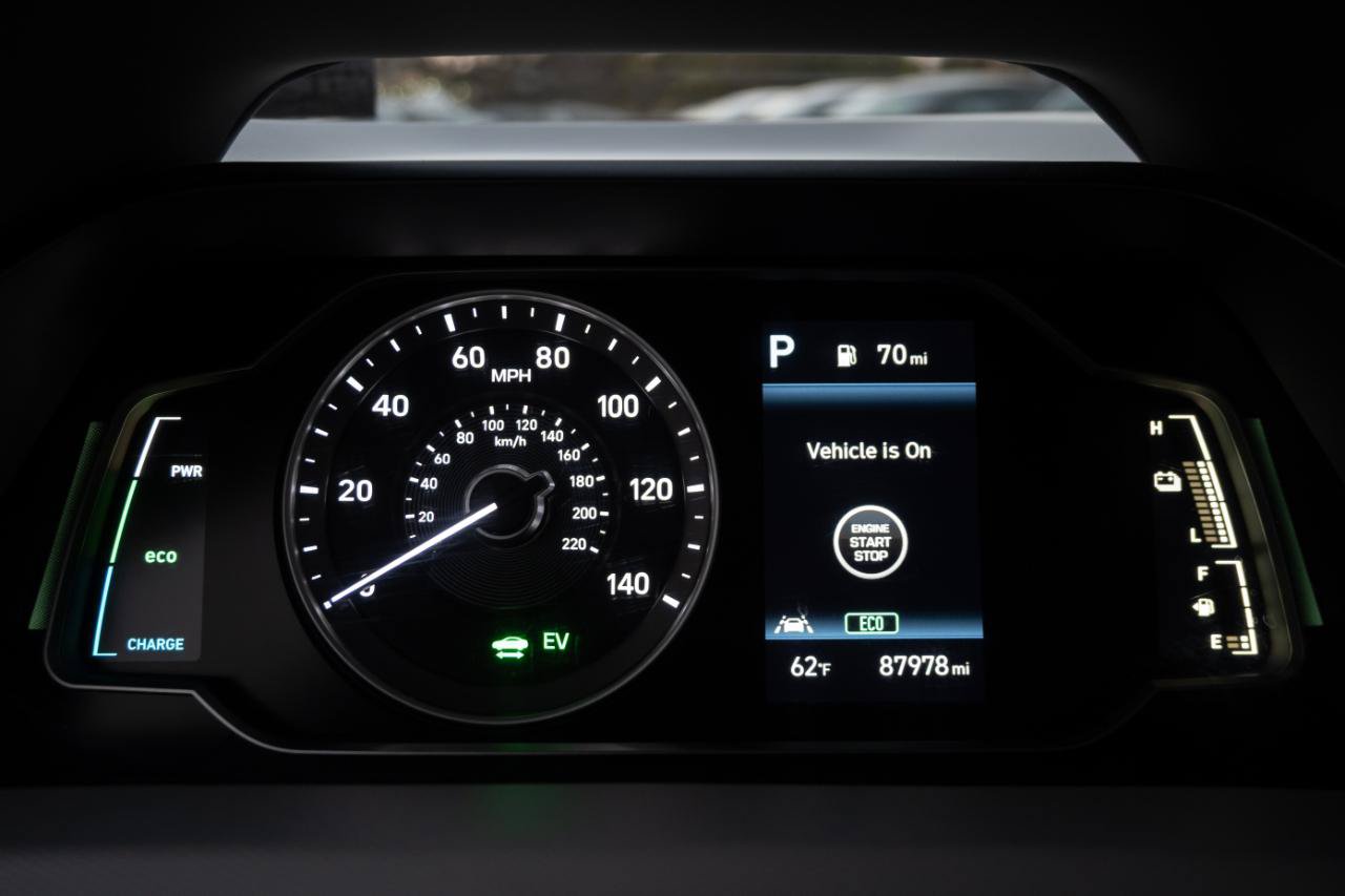 Used 2020 Hyundai Ioniq Blue FWD image 3