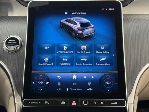 Used 2025 Mercedes-Benz GLC 300 4MATIC image 29