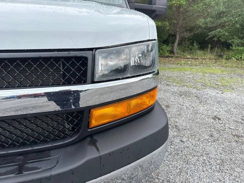 Used 2022 Chevrolet Express 3500 w/ Power Convenience Package RWD image 3