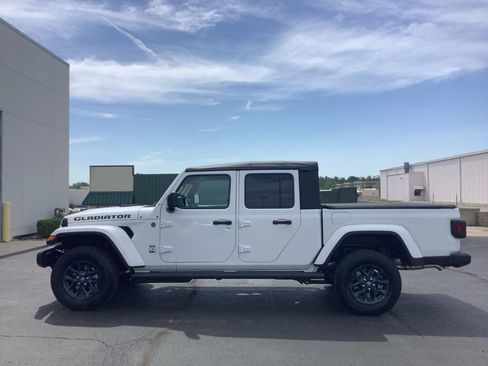New 2026 Jeep Gladiator Sport AWD/4WD image 9