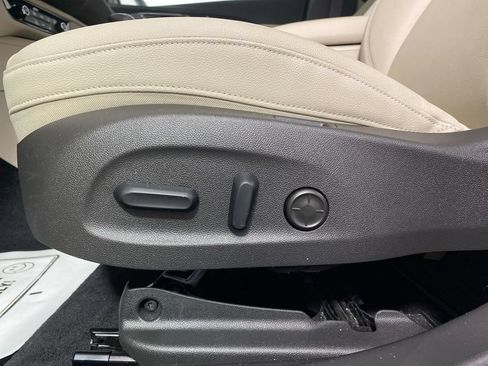 Used 2018 Buick Regal Essence w/ Driver Confidence Package #1 AWD/4WD image 12