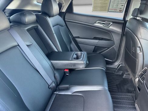 Used 2025 Kia Sportage EX FWD image 17