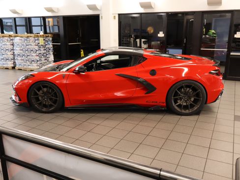 Used 2023 Chevrolet Corvette Stingray Preferred Cpe w/ Z51 Performance Package RWD image 7