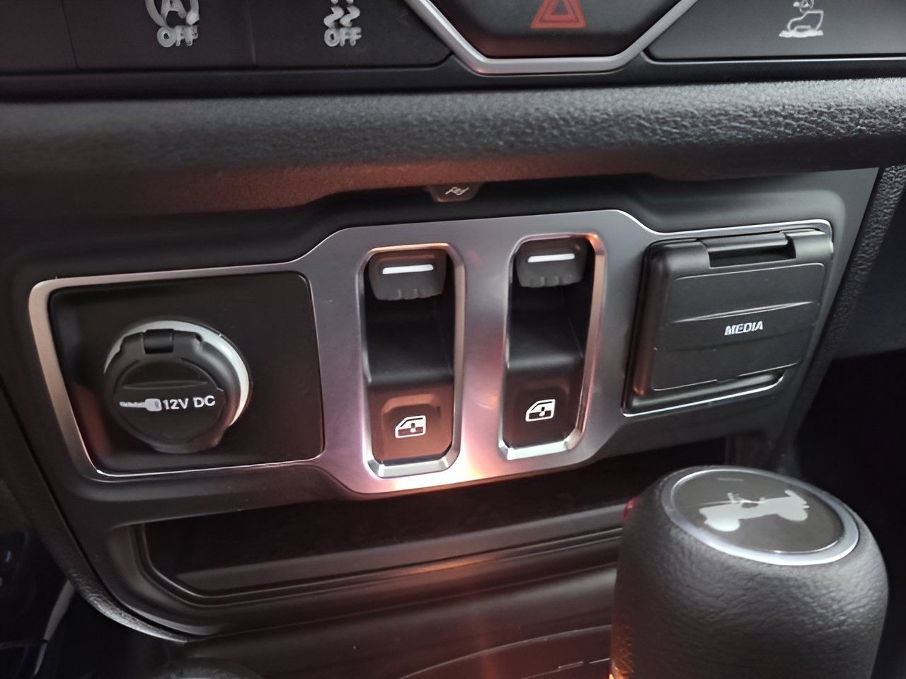 Used 2025 Jeep Wrangler Sport AWD/4WD image 27