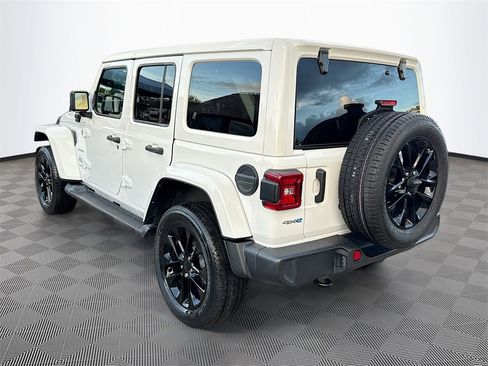 Used 2021 Jeep Wrangler Unlimited Sahara image 8