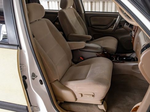 Used 2004 Toyota Sequoia SR5 image 30