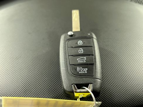 Used 2024 Hyundai Elantra SE image 28